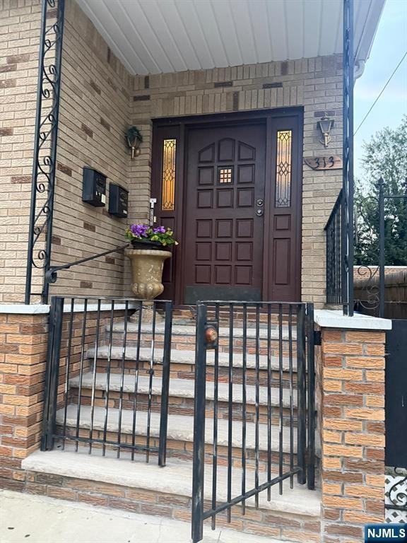 313 Chestnut St - Photo 2 of 23