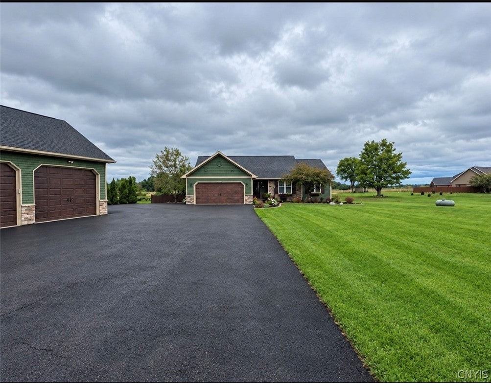 399 Center Rd - Photo 3 of 38