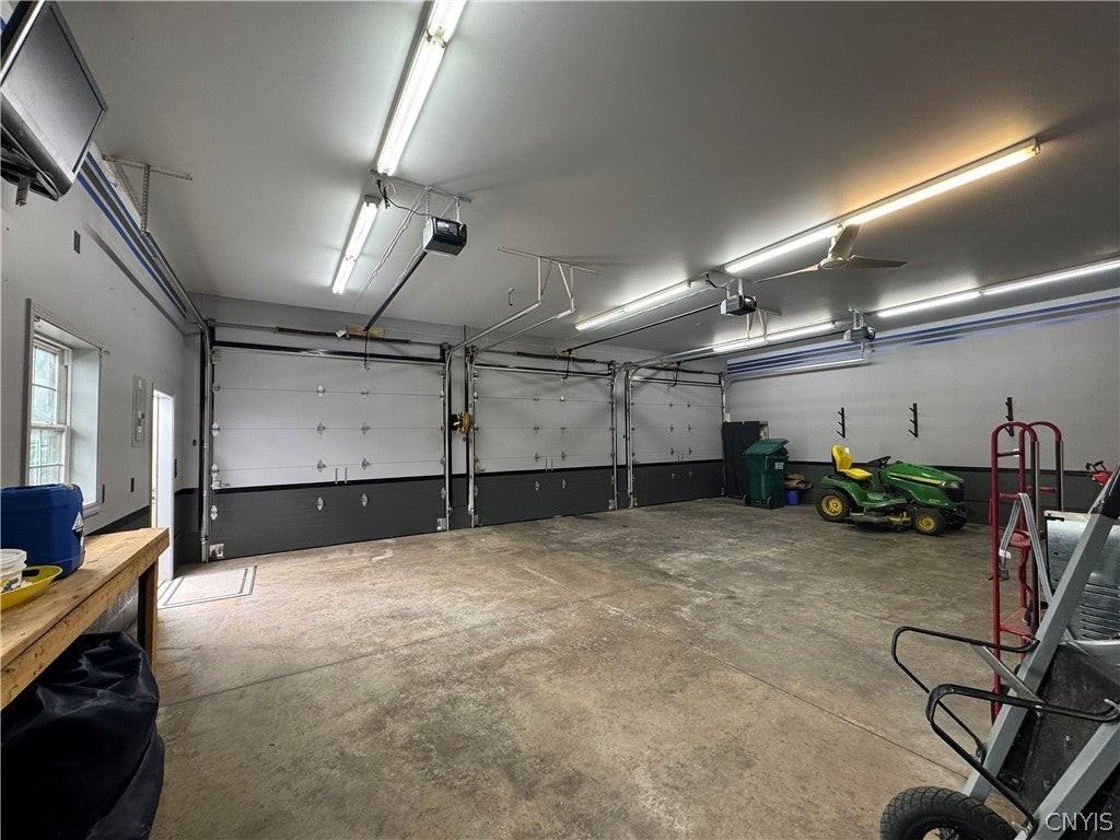 399 Center Rd - Photo 5 of 38