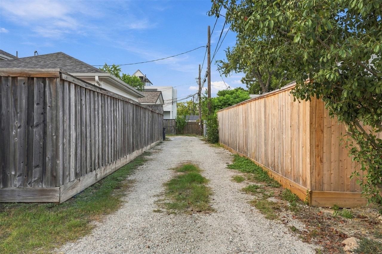 1204 Cordell St - Photo 2 of 9