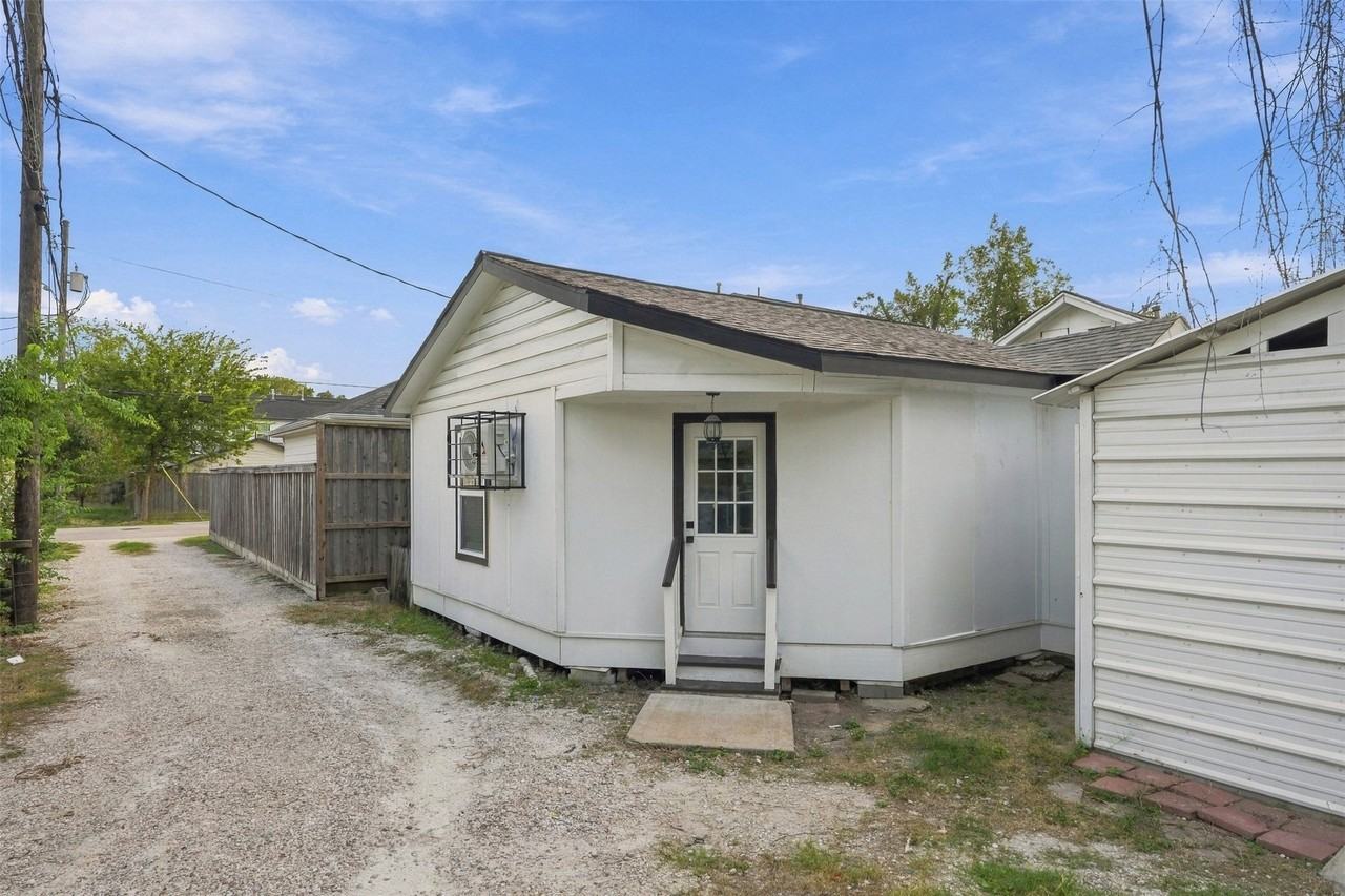 1204 Cordell St - Photo 3 of 9