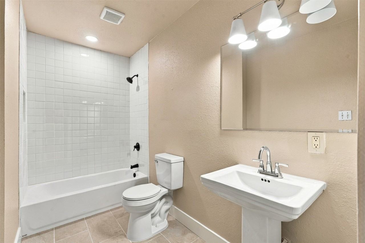 1204 Cordell St - Photo 7 of 9