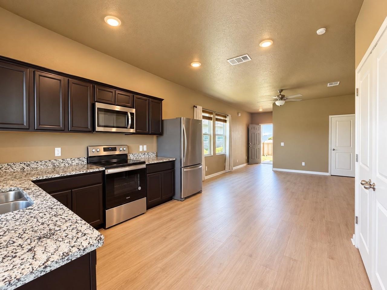 17821 Shafer Dr - Photo 2 of 27