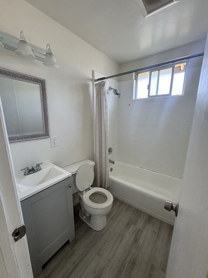 572 N 17th St #572 - Photo 3 of 18
