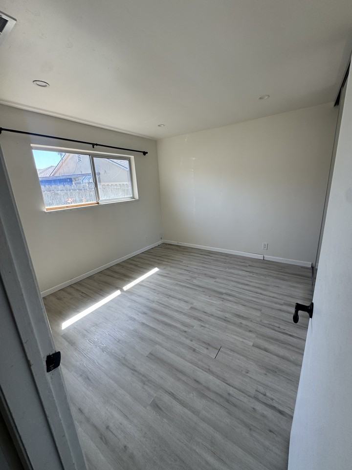 572 N 17th St #572 - Photo 7 of 18