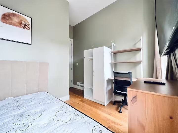Private Bedroom in 4 Bedroom/2 Bathroom Home - Photo 7 of 8