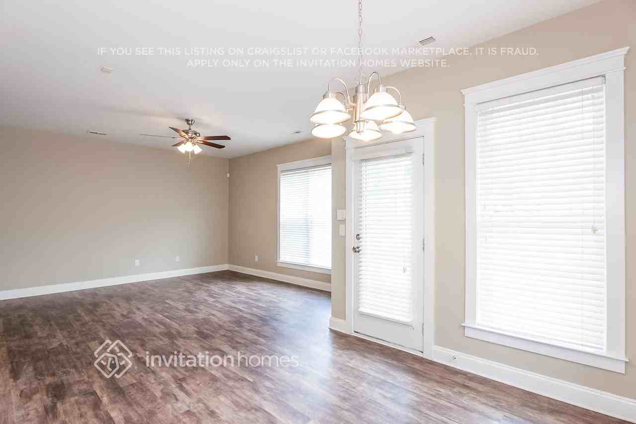 110 E Decatur Ave - Photo 3 of 19