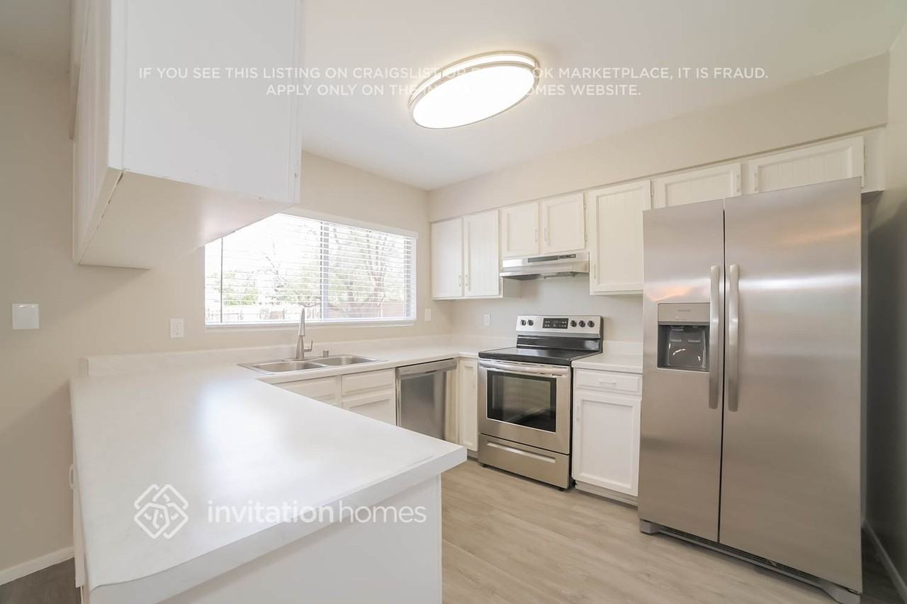 4823 S Roberts Rd - Photo 4 of 15