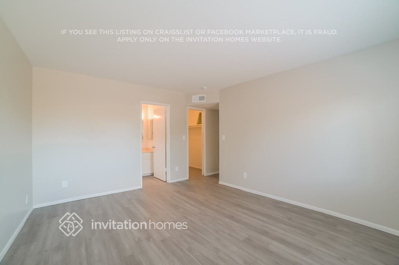 4823 S Roberts Rd - Photo 6 of 15