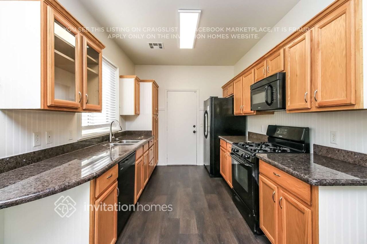 8740 E Kiowa Ave - Photo 5 of 16