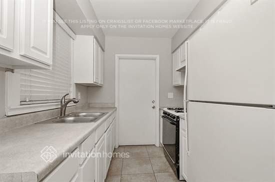 4131 N 74th Dr - Photo 5 of 19