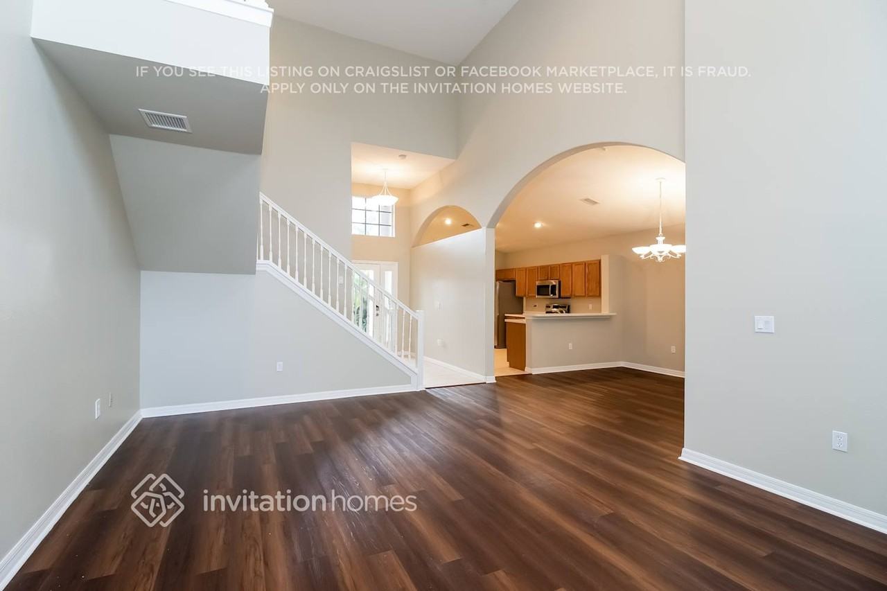 8918 Founders Cir - Photo 5 of 19