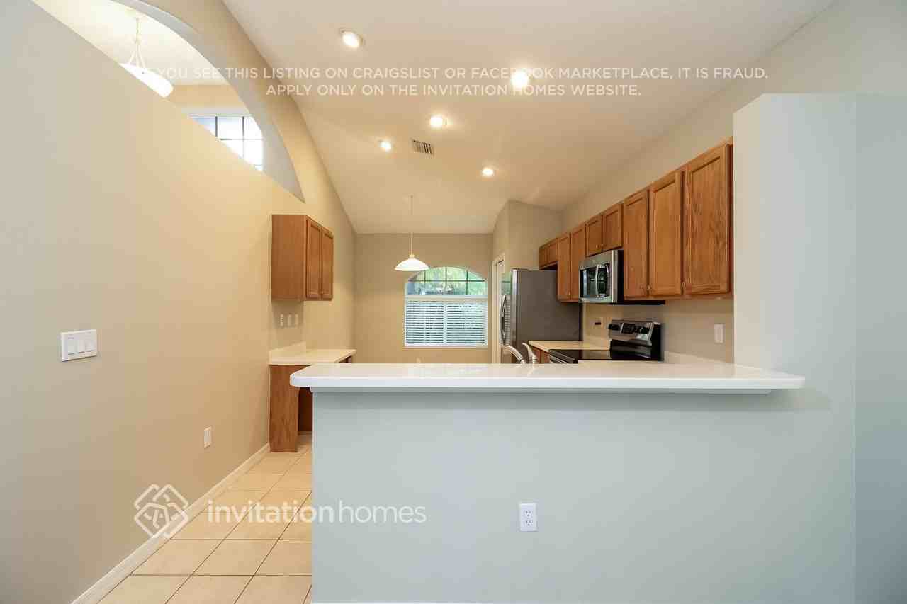 8918 Founders Cir - Photo 6 of 19