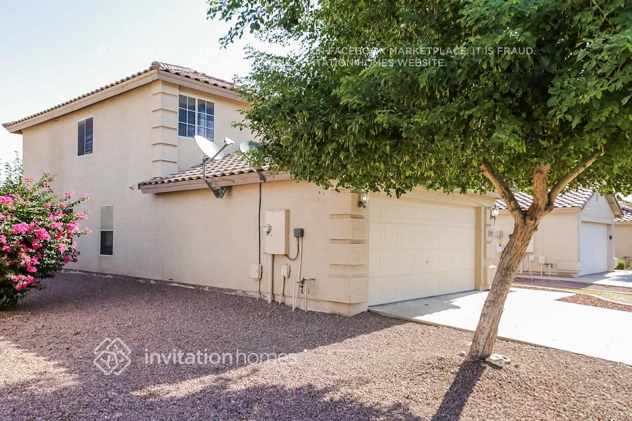 11718 W Laurel Ln - Photo 3 of 8