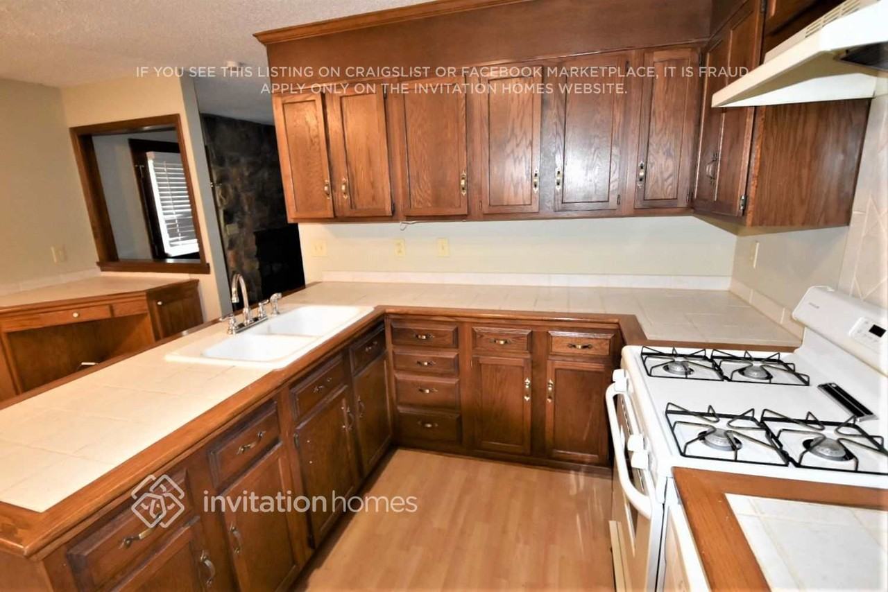 306 Kingsley Dr - Photo 4 of 13