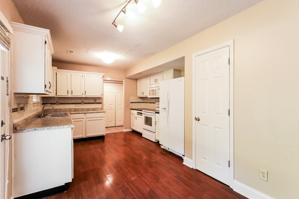 3416 W 54th St - Photo 7 of 17