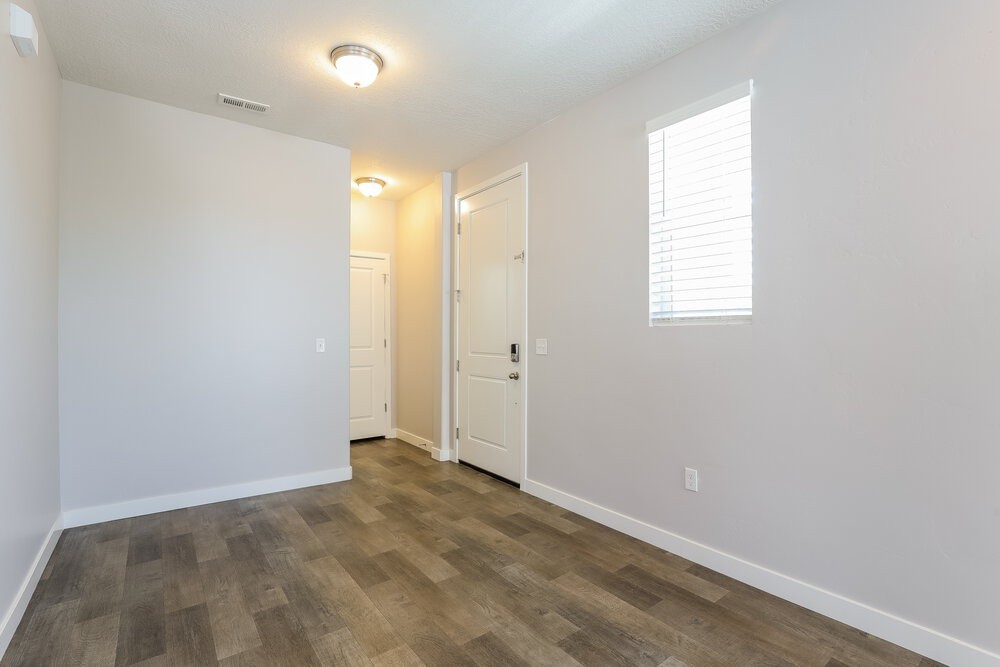 1712 W Parkview Dr - Photo 4 of 17