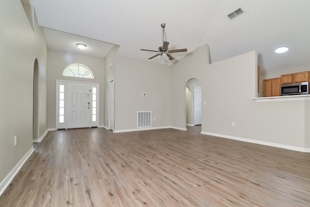 1608 Sterns Dr - Photo 3 of 16