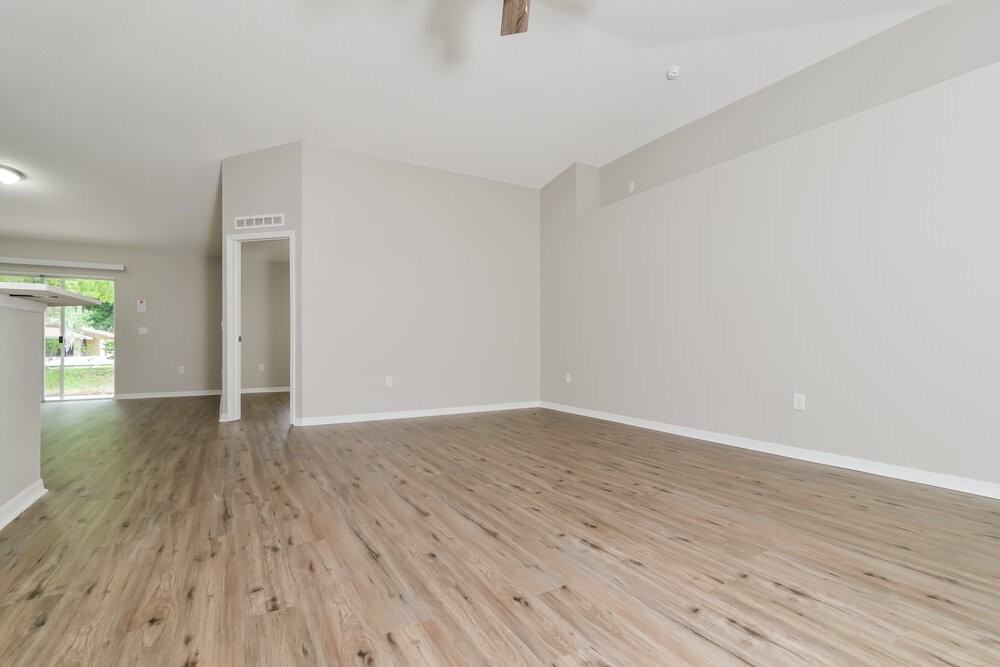 1608 Sterns Dr - Photo 4 of 16
