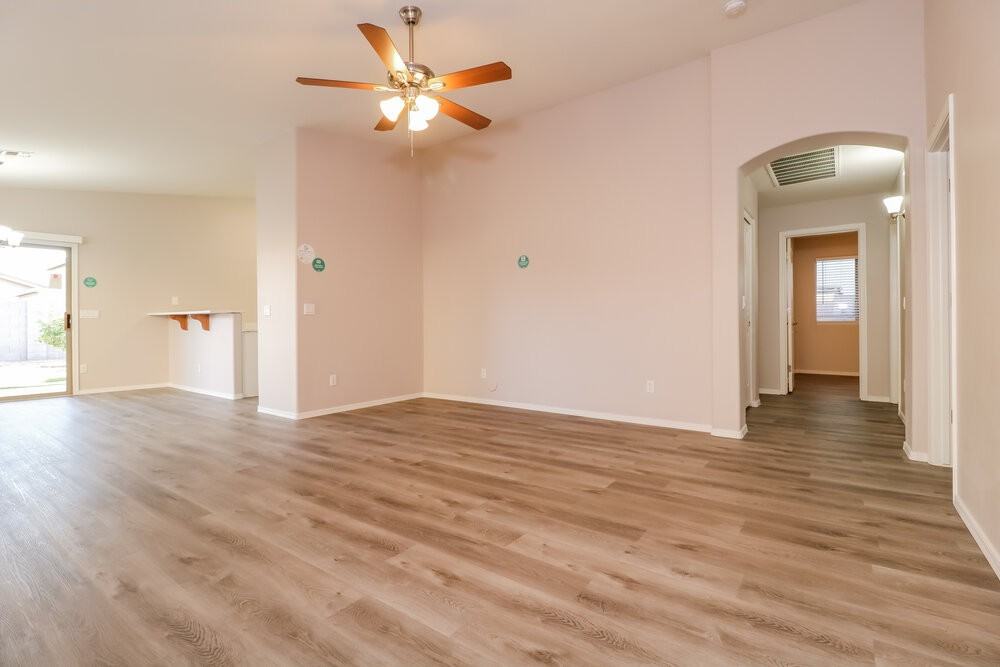 6237 W Jones Ave - Photo 4 of 16