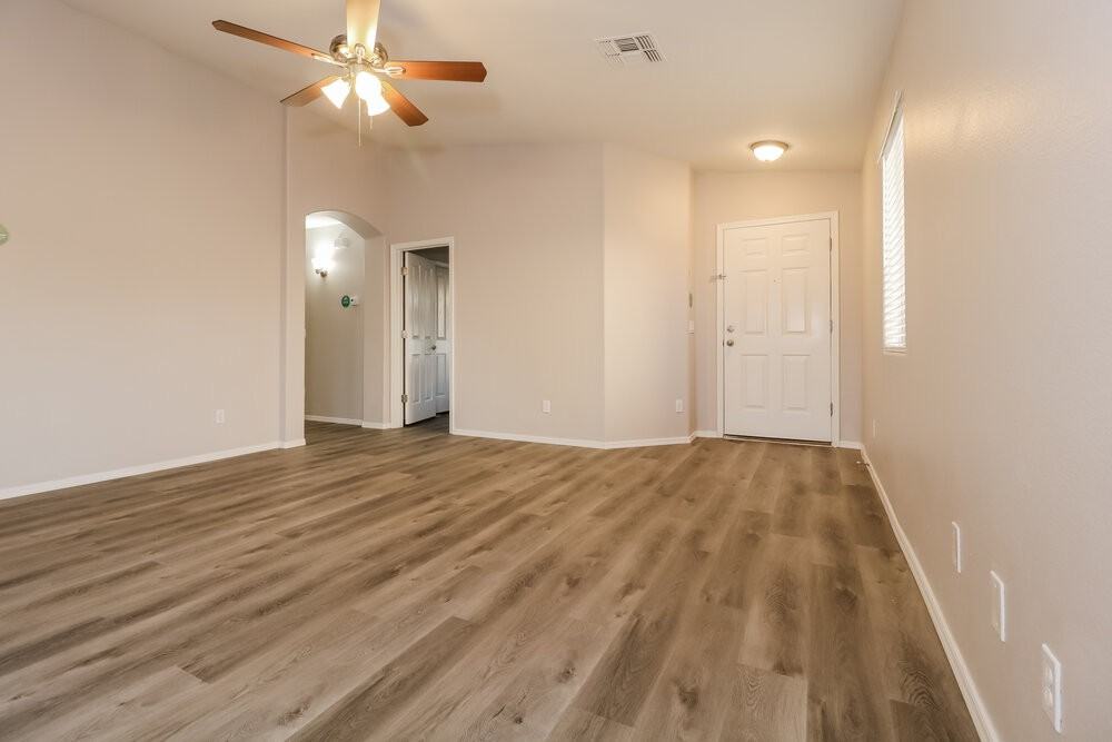 6237 W Jones Ave - Photo 5 of 16