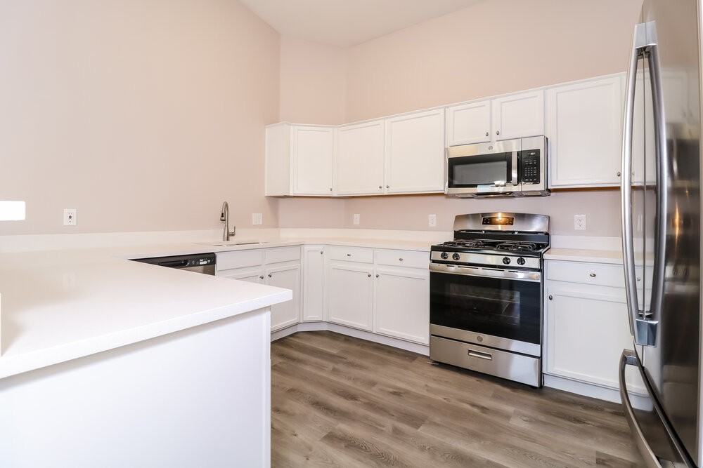 6237 W Jones Ave - Photo 7 of 16