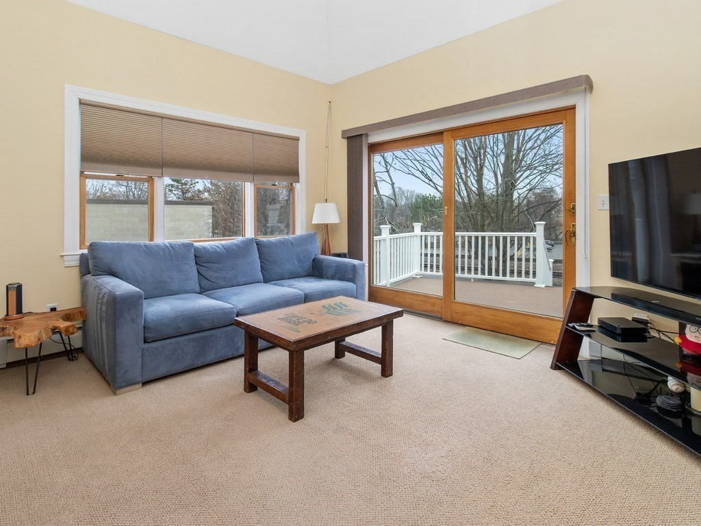 112 Harvard St #2 - Photo 3 of 10