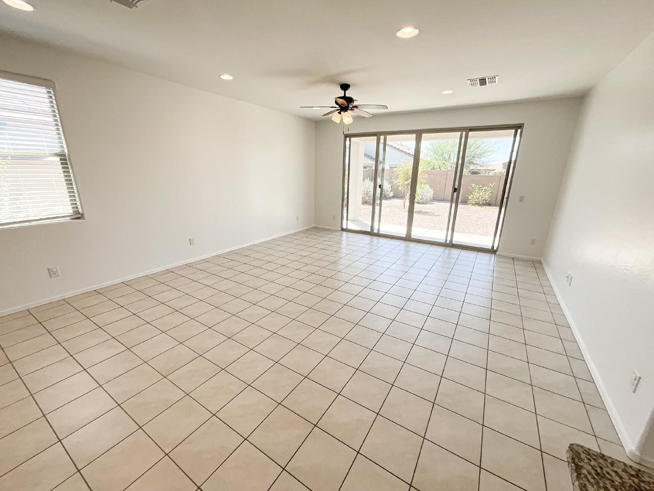 261 E Tahiti Dr - Photo 2 of 24