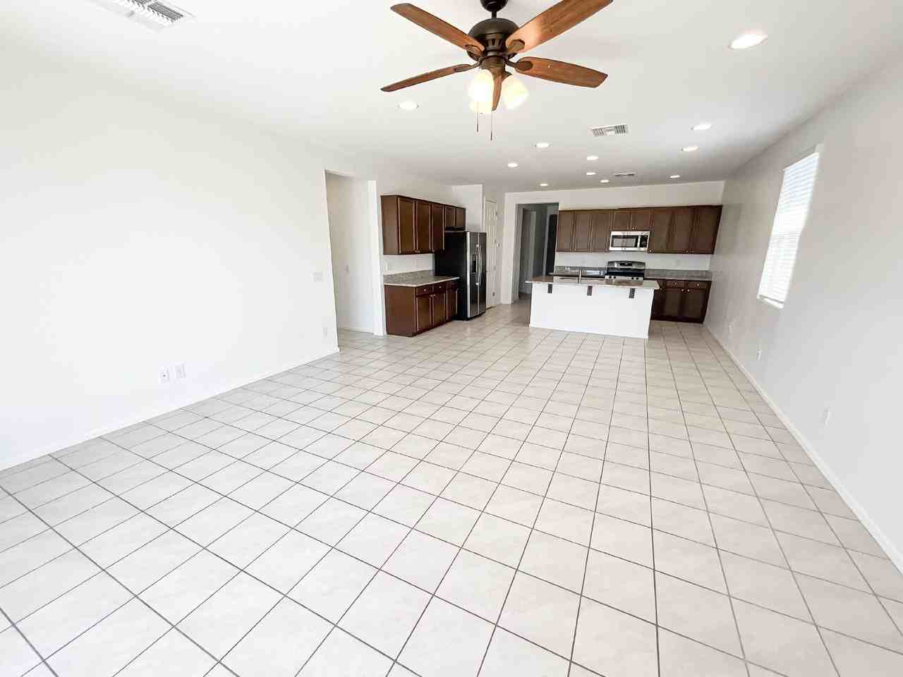 261 E Tahiti Dr - Photo 3 of 24