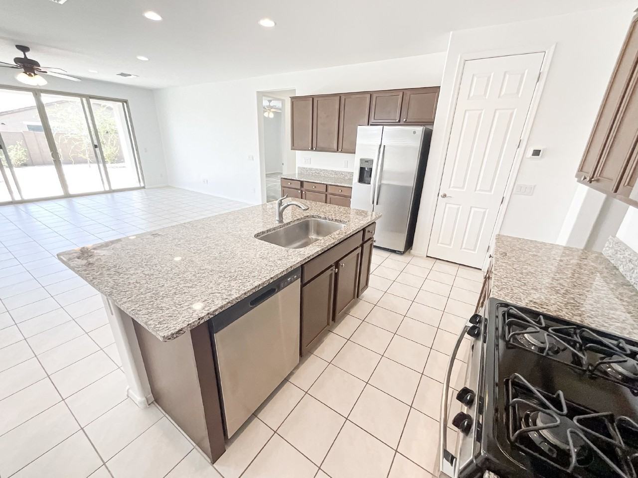 261 E Tahiti Dr - Photo 6 of 24
