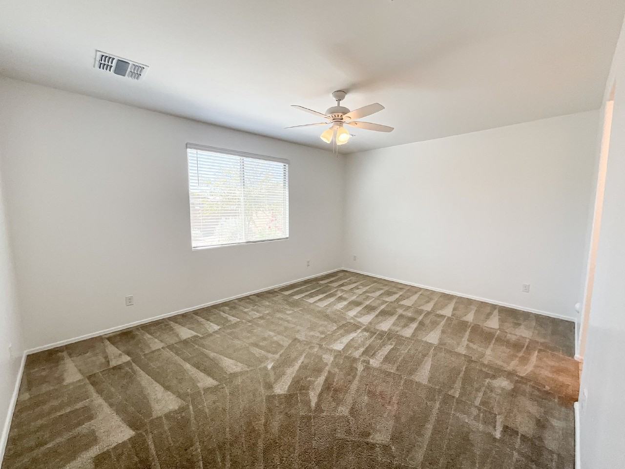 261 E Tahiti Dr - Photo 7 of 24