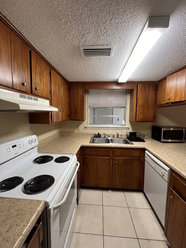 102 Valencia Dr - Photo 6 of 16