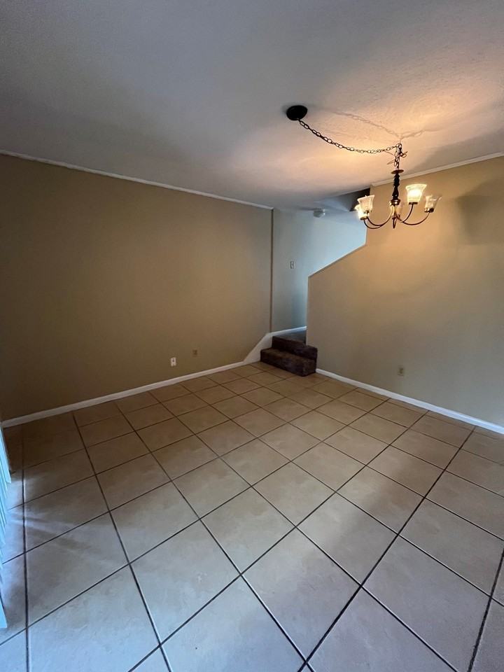 102 Valencia Dr - Photo 7 of 16