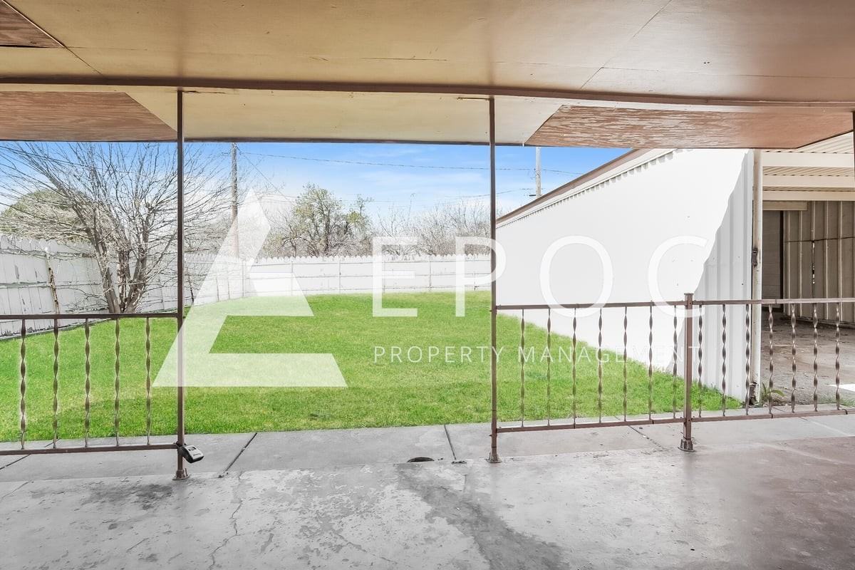 2114 Polk St - Photo 3 of 14
