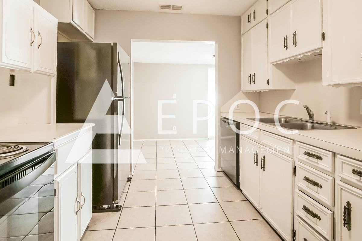 2114 Polk St - Photo 4 of 14