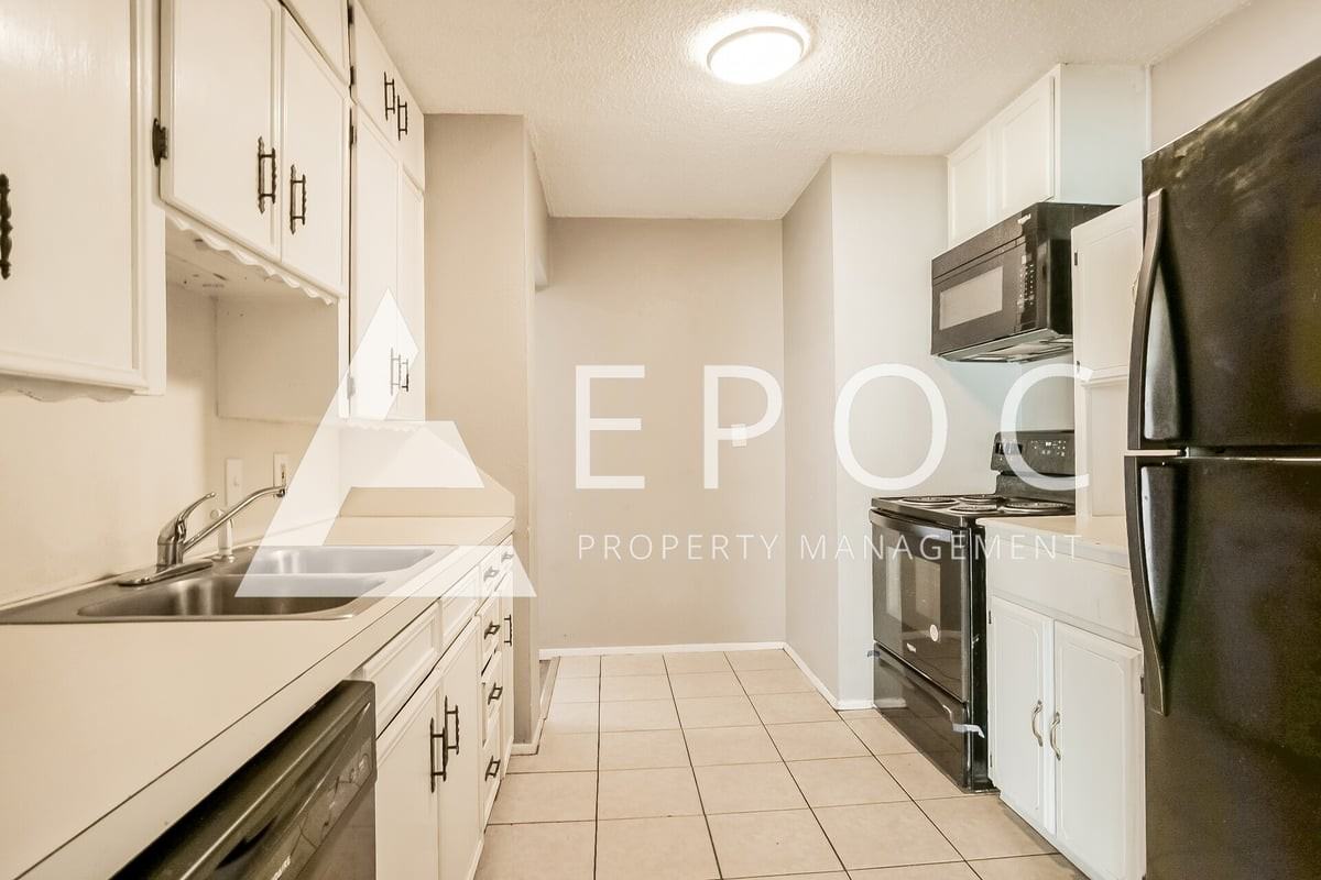 2114 Polk St - Photo 5 of 14