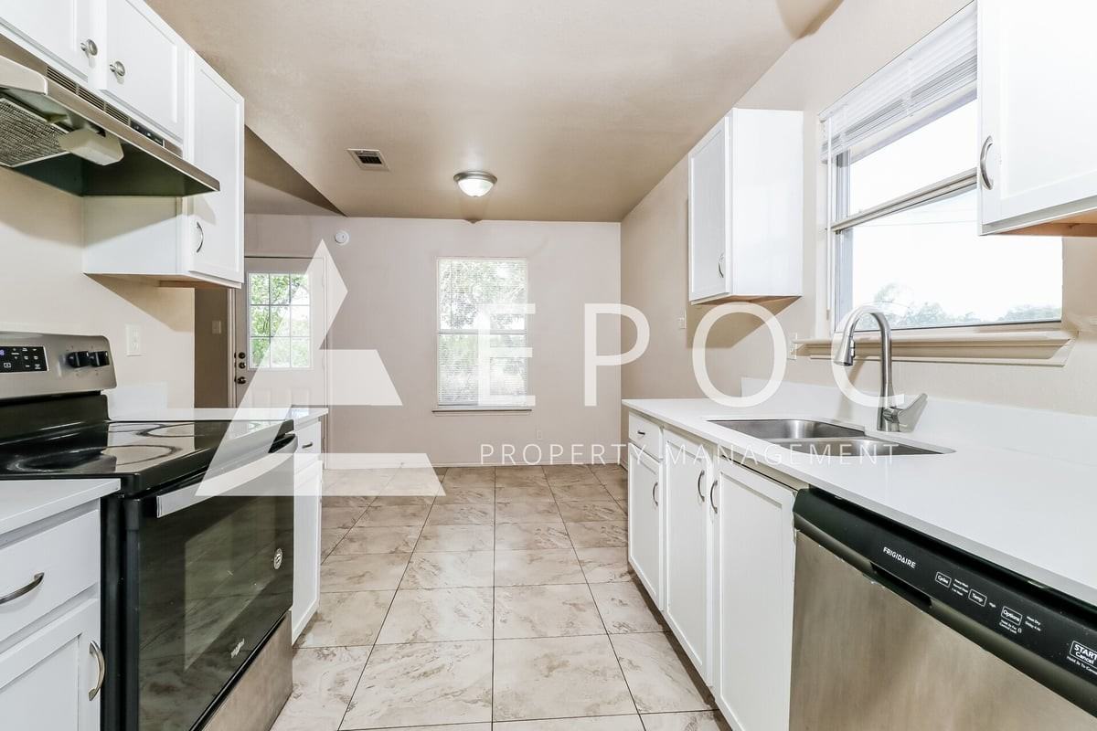 4700 Ridgehaven Dr - Photo 2 of 15