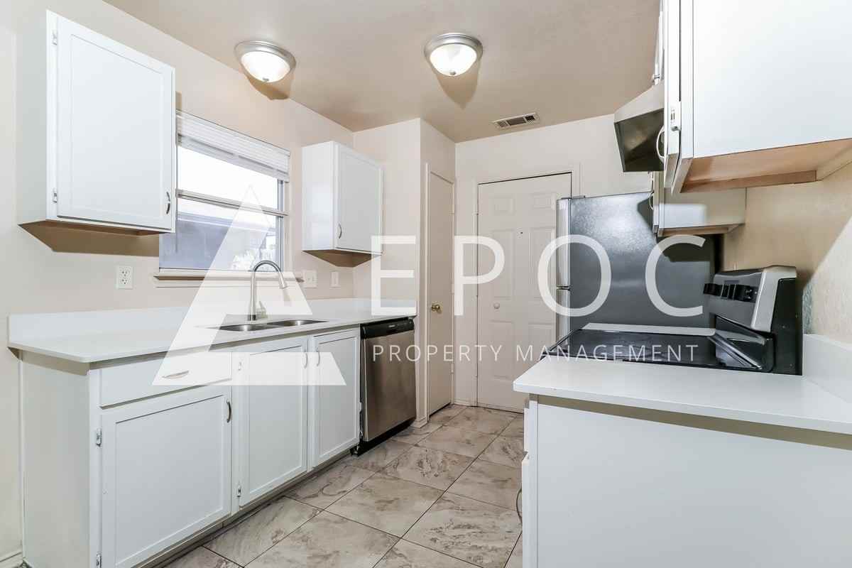 4700 Ridgehaven Dr - Photo 3 of 15
