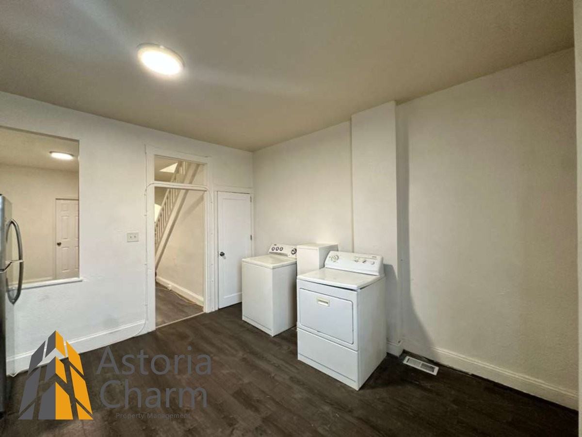 2542 W Fayette St - Photo 2 of 50