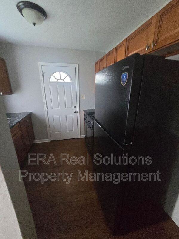 266 S Powell Ave - Photo 7 of 18