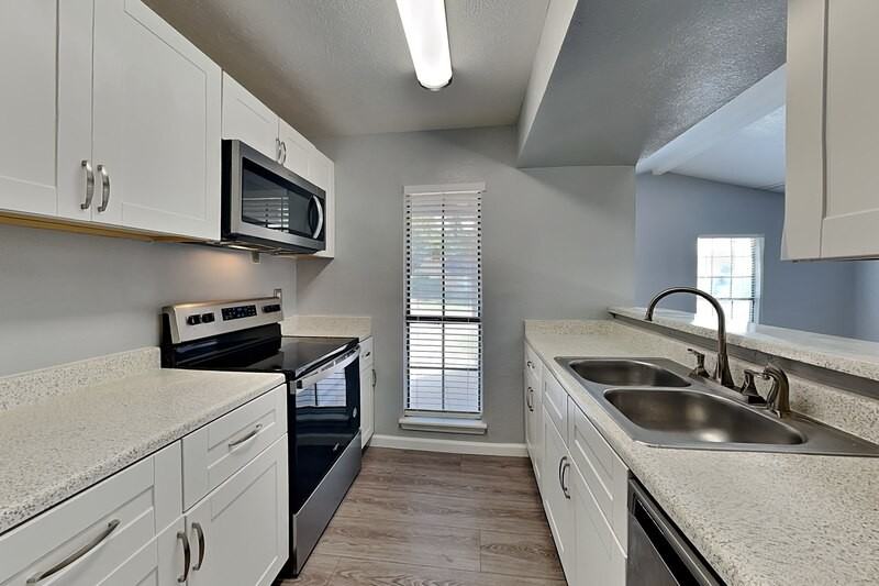 420 Dollins St - Photo 5 of 16