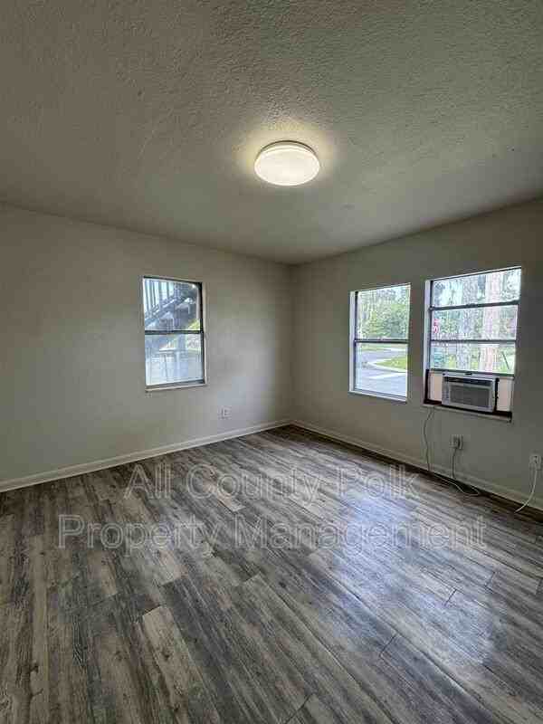 602 Emma St #1 - Photo 5 of 17