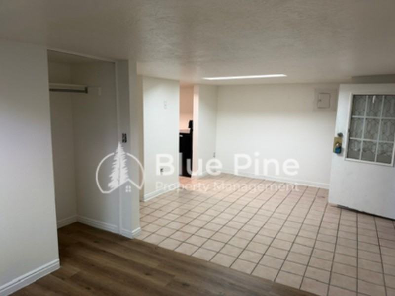439 1/2 E Wyeth St - Photo 3 of 14