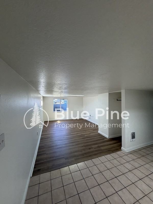 439 1/2 E Wyeth St - Photo 4 of 14