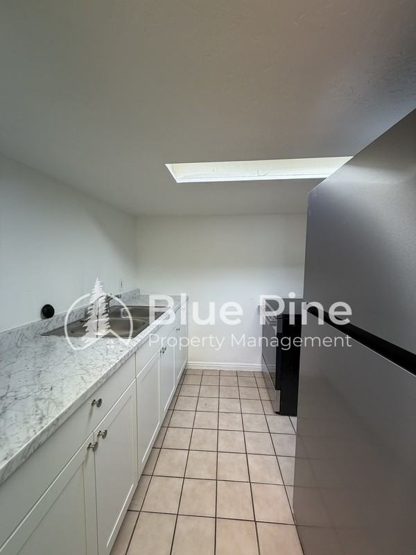 439 1/2 E Wyeth St - Photo 7 of 14