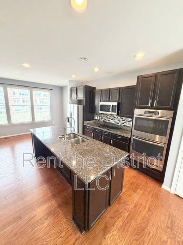 677 Anacostia Ave Ne - Photo 2 of 22