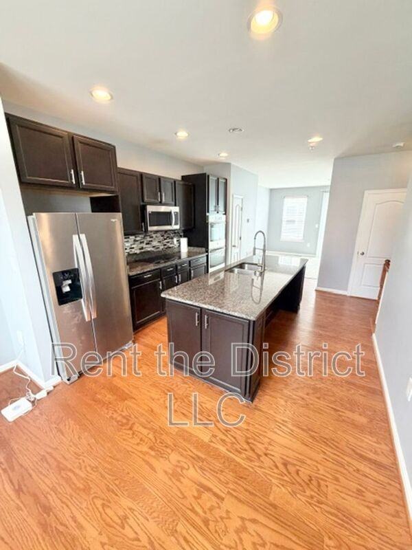677 Anacostia Ave Ne - Photo 3 of 22