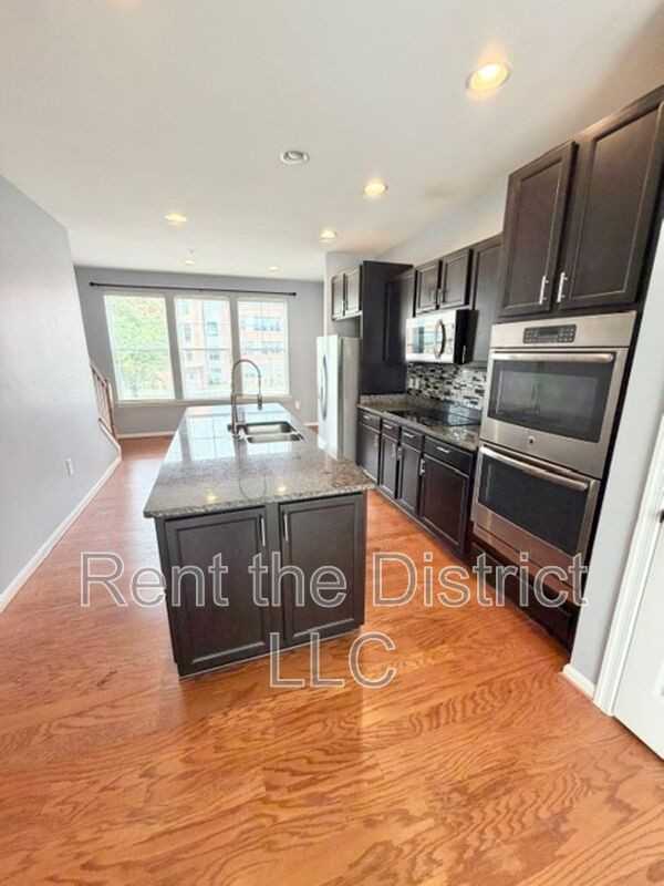 677 Anacostia Ave Ne - Photo 4 of 22