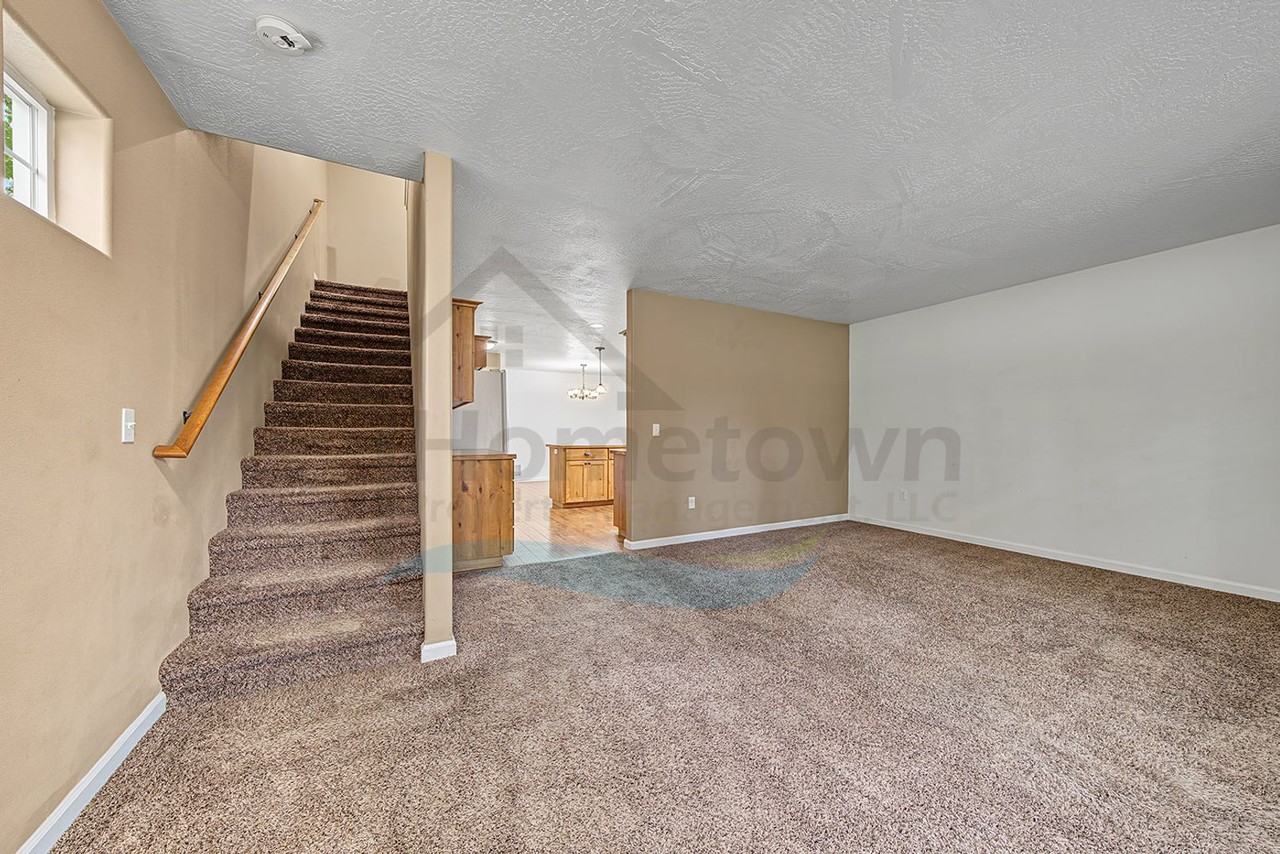 908 E Davis Ave - Photo 6 of 45