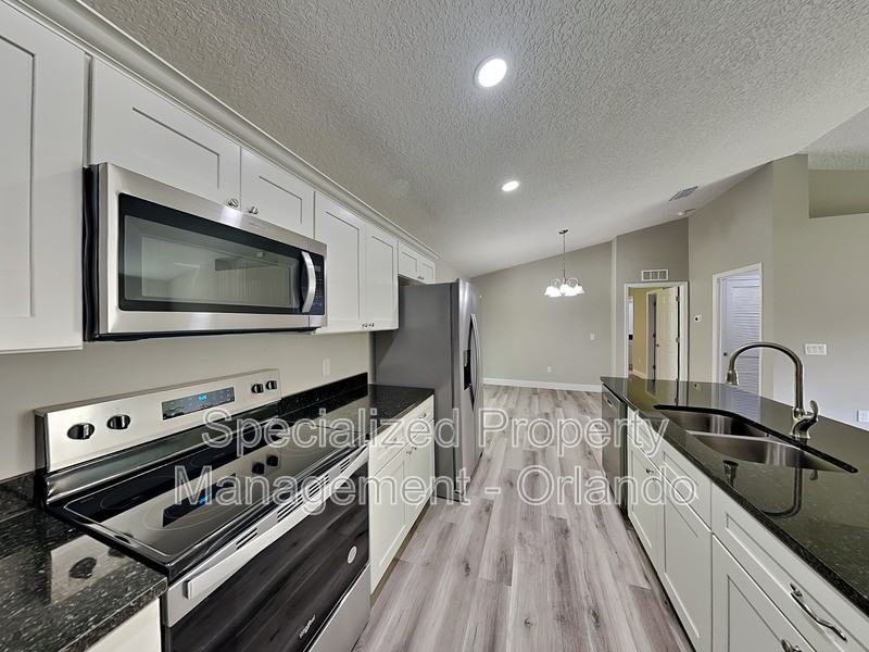 8594 N Amboy Dr - Photo 2 of 22